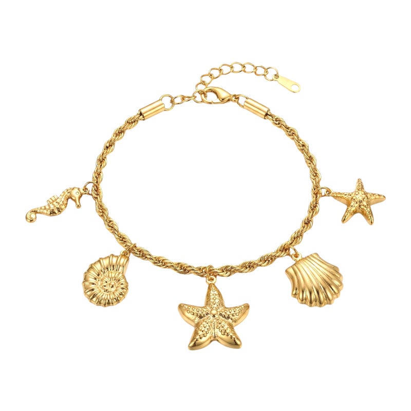 انسيال ذهبي أنيق مصنوع من الستانلس ستيل المقاوم للصدأ، بسلسلة مجدولة راقية تزينها دلايات أصداف ونجوم بحر بتفاصيل بارزة، مع قفل قابل للتعديل ليناسبكِ. - Image 1